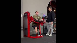 Hammer Strength Seated Bicep Curl Francisco Barrios نقدّم نوادي رياضية بمواصفات عالمية 07800809 [upl. by Adnamma]