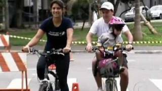 Ciclofaixa incentiva o uso de bicicletas em São Paulo [upl. by Helen969]