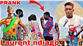 PRANKavec Laurent Ndiago Lutteur mame Khawouma djiguène ki dou sama guèl soussoul [upl. by Anitram]