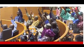 ASSEMBLÉE NATIONALE  LE MOMENT DU VOTE DE LA LOI QUI DÉCALE LA PRÉSIDENTIELLE AU 15 DÉCEMBRE [upl. by Rheta968]