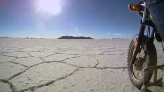 Acampar en el Salar de Uyuni con una moto [upl. by Nesnah92]