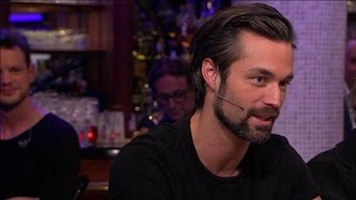 Ik word uitgelachen en Jan Versteegh wordt de hemel ingeprezen  RTL LATE NIGHT [upl. by Panaggio]