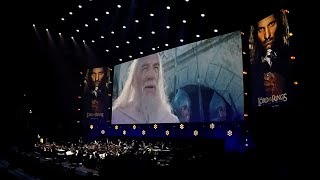 Lighting the Beacons  Powrót Króla  Władca Pierścieni Na żywo  Howard Shore 10 FMF 2017 [upl. by Arvo134]