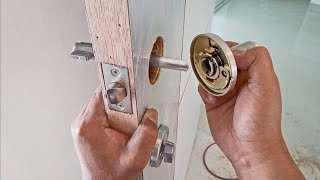 How To Install a Door Handle  Mitre 10 [upl. by Ilrahs]