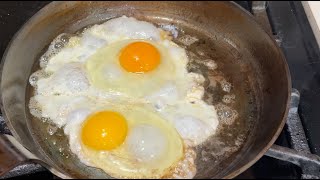 how to make fried eggs in a carbon steel pan [upl. by Nihcas]