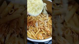 Kip Parmezaan met pasta uit de slowcooker [upl. by Nauq235]