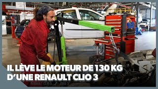 Il lève le moteur de 130 kg d’une Renault Clio 3 [upl. by Shaine]