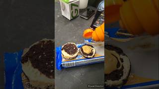 Oreo Cakesters with Reeses PB Oreo oreocake Reeses penutbutter tastetest silly yummy [upl. by Maribel]