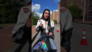 INDIGNANTE agente de tránsito lanzó cono a motociclista por no parar esto pasó [upl. by Lerat682]