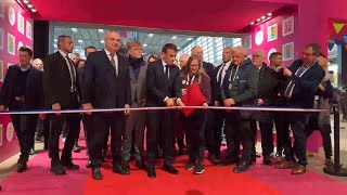 Macron inaugure le Salon de lagriculture sous les sifflets  AFP Images [upl. by Jelsma]