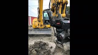 OilQuick tiltrotator on a Komatsu PC88 [upl. by Sophronia]