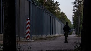 La Pologne va déployer 2 000 soldats supplémentaires à la frontière bélarusse [upl. by Lanna475]