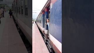 Mummy Jaldi Aao Train Chut Jayaga [upl. by Einnep672]