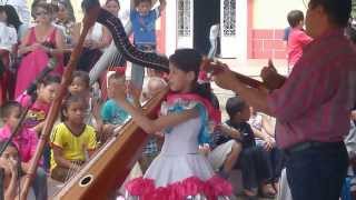 Niña Tocando Arpa MOLIENDO CAFÉ y LA BALADA DEL MARIACHI SOFÍA GONZÁLEZ [upl. by Shalne]