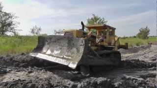 CAT D9G ACTION POND CLEANING [upl. by Aicekan]