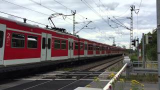 München ET420 passiert den Bahnübergang in Aubing [upl. by Eeuqram139]