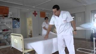 COMO HACER LA CAMA HOSPITALARIA MARCO ANTONIO [upl. by Anes241]