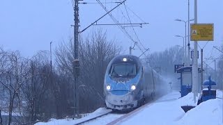 Pendolino robi zadymkę na peronach stacji Częstochowa Gnaszyn [upl. by Gipps452]