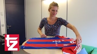 Genialer Trick So schnell faltet ihr euer Trikot  FC Bayern München [upl. by Gona]