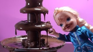 Elsa and Anna toddlers CHOCOLATE FOUNTAIN and cupcakes Elsa gets dirty amp go to the swimming pool [upl. by Gridley]