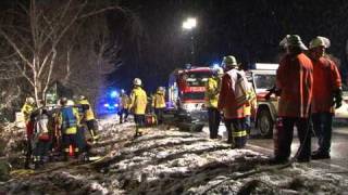 Bad Krozingen L120  Eisglatte Straßen  schwierige Rettungsbedingungen für die Einsatzkräfte [upl. by Hsetih]