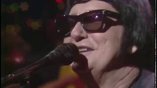 Roy Orbison  Pretty Woman Live [upl. by Soulier]