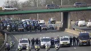 Blockade von Paris Frankreichs Landwirte reichen die Angebote der Regierung nicht [upl. by Kamat]