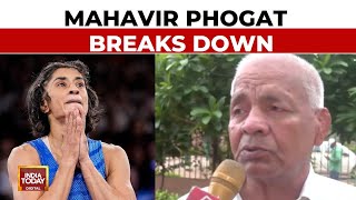 Vinesh Phogats Uncle Mahavir Phogat Gets Emotional After Vinesh Gets Disqualified From Olympics [upl. by Roselyn218]