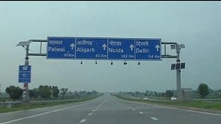 Driving on the Yamuna Expressway Delhi to Agra in two hours [upl. by Venetis]