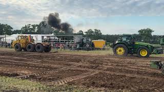 Kirovets K700 A 6x6 vs John Deere 9R 410 beim Traktor Pulling in Hohenziatz [upl. by Yrrot515]