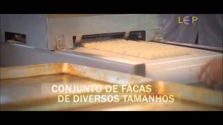 Máquina de fazer bisnaguinha pão de hotdog pão de leite laminadora Equipam [upl. by Harrad]