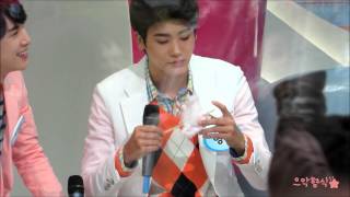 130418  ZEA 형식  Mnet 와이드 연예뉴스  솜사탕키스ver2 [upl. by Kcorb297]