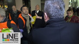 Les kiosquiers parisiens dénoncent leurs conditions de travail  Paris  France 09 novembre 2017 [upl. by Alliber326]