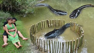 Primitive Fishing Catch A Lot Of Fish At River  Bushcraft Survival OFF GRID LIVING [upl. by Newob781]