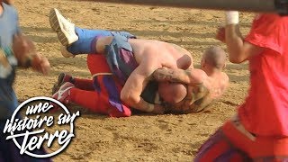 Un sport traditionnel et violent  le Calcio Storico [upl. by Oranneg46]