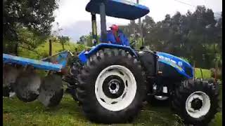 Tractor New Holland TL5100 trabajando en una extrema ladera demostrando su fuerza y capacidad [upl. by Nilknarf]