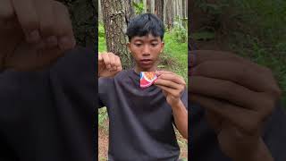 Good idea and very useful to protectyour hands from heat🔥 Campina survival bushcraft outdoors [upl. by Notlek]