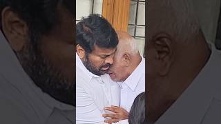 Chiranjeevi Consoles RajendraPrasad on the demise of his daughter Trivikram [upl. by Nicoline]