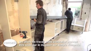 Installer une cuisine et un plan de travail  Vidéo bricolage  GAMMA [upl. by Led72]