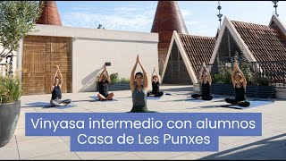 Vinyasa intermedio con alumnos en la Casa de les Punxes [upl. by Oranneg713]