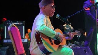 Salif Keita en acoustique sur scène à Conakry 2018 [upl. by Rotman]