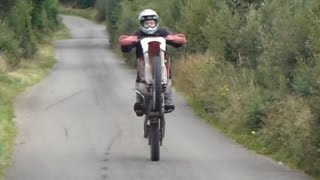 Cr125 Power Wheelies 2001 Cr125r [upl. by Berte]