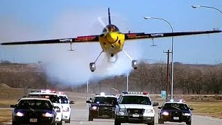 Flucht mit dem Flugzeug Texas stoppt Kunstflieger mit Polizei [upl. by Tarrel]