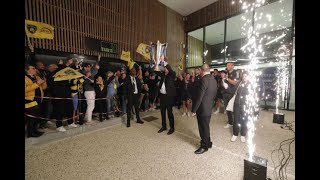 Le Stade Rochelais champion dEurope  plus de 500 supporters pour les accueillir à laéroport [upl. by Cis]