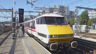 LNER 225 arrives at Leeds 101024 [upl. by Bunker]