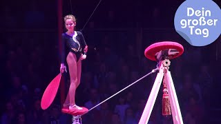 Balanceakt im Circus Roncalli  Romy als Zirkusartistin  Dein großer Tag  SWR Plus [upl. by Schwitzer678]