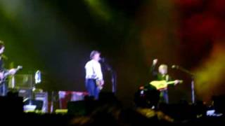 Paul McCartney oh bla di oh bla da  live at Isle of Wight Festival 2010 [upl. by Brodsky]