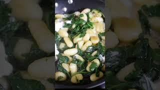 Repas de flemme Gnocchi à poêler épinards amp feta [upl. by Niliak]