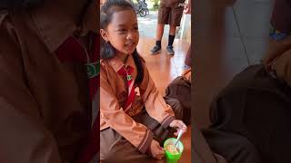 Begini cara makan⁉️sekolah [upl. by Bryan]