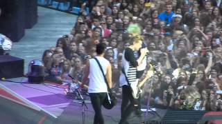 5 Seconds of Summer  Disconnected Live in Düsseldorf 070214 [upl. by Jenn]